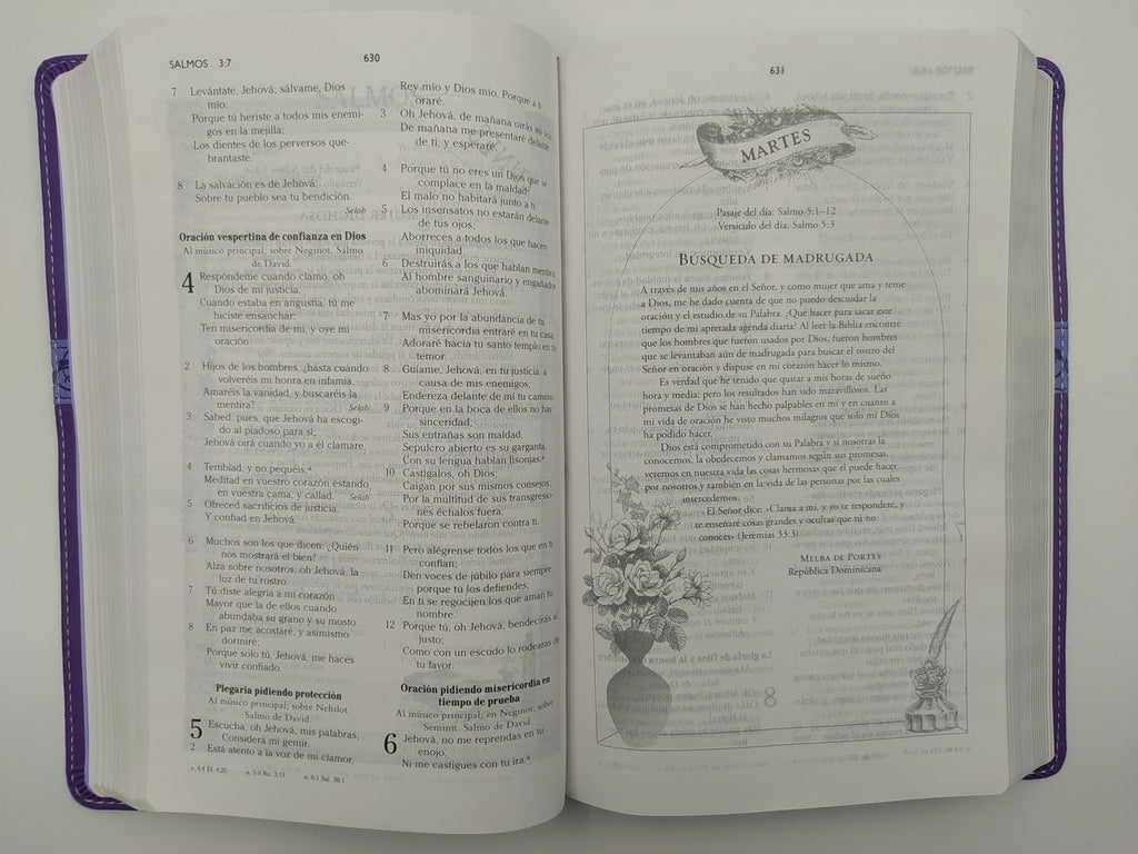 Biblia versión 60, Mi Día con Dios en Piel Italiana Duo-Tone, Lavanda/Purple.
