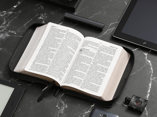 Biblia mediana con concordancia cierre canto dorado diseño geométrico color negro