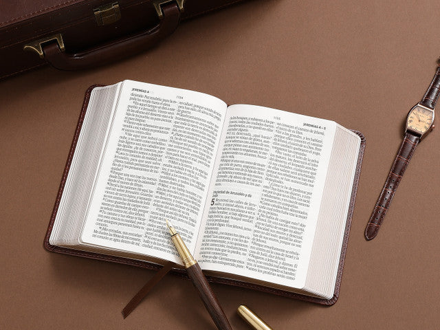 Biblia Mediana, versión 60, concordancia amplia 100 pág. canto dorado café