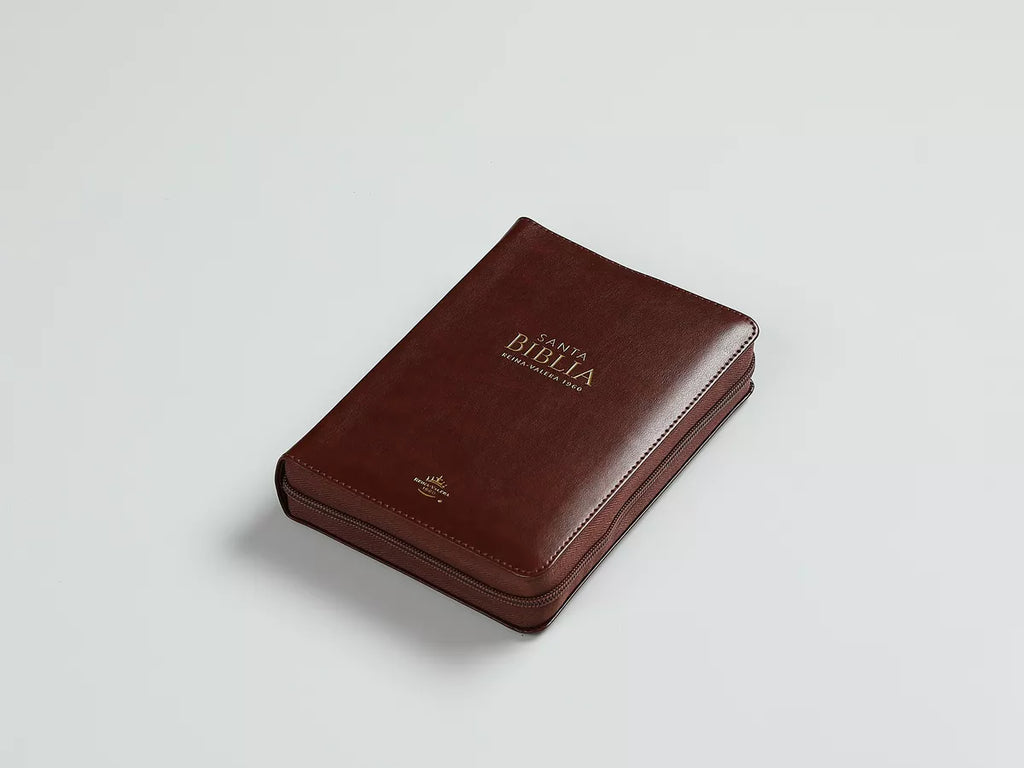 Biblia mediana con concordancia cierre canto dorado café oscuro