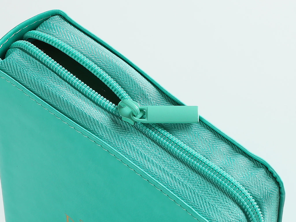 Biblia mediana con concordancia cierre canto dorado verde bandera