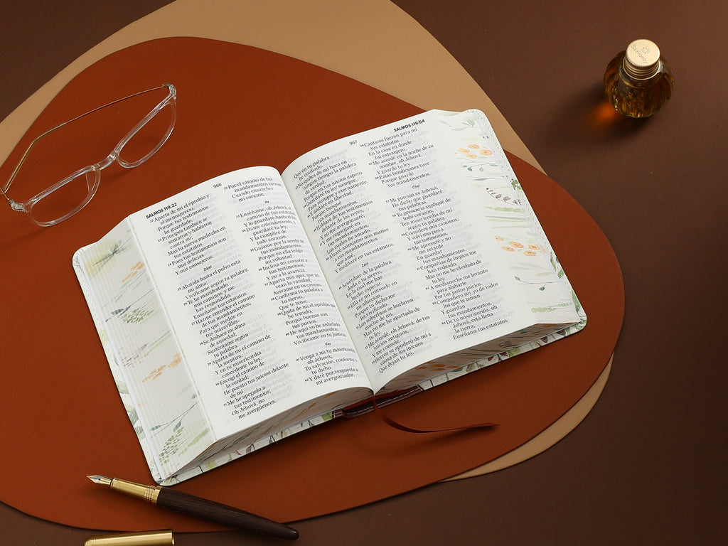 Biblia RVR60 portátil Letra Grande 11 puntos i/piel canto pintado MARRÓN FLORAL
