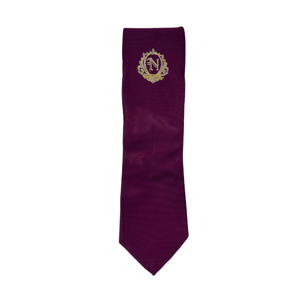 Corbata morada vino con escudo bordado
