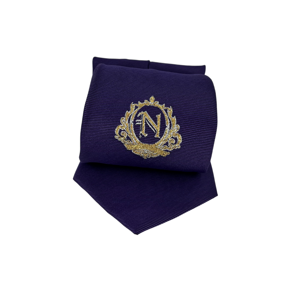 Corbata morada escudo bordado