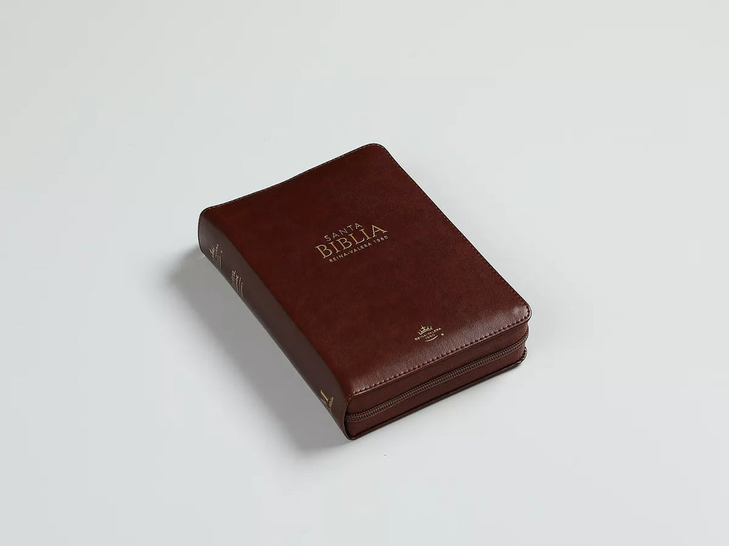 Biblia mediana con concordancia cierre canto dorado café oscuro