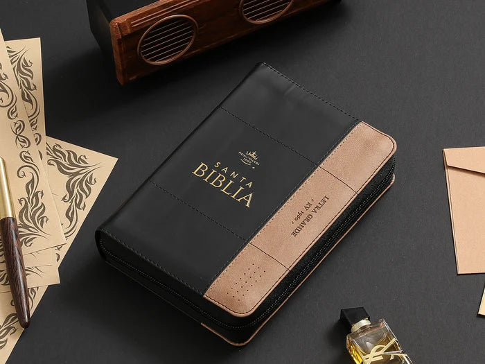 Biblia mediana con letra grande, Cierre, 12 puntos RV1960, imitación piel negro y café con índice